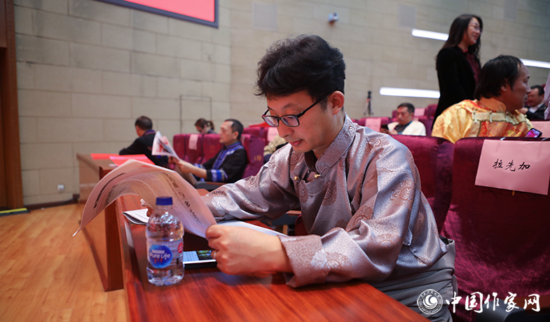 閱讀《文藝報》駿馬獎?？?/><em></em><p><i class=