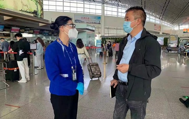 作家進企業(yè) 以文學(xué)致敬勞動者