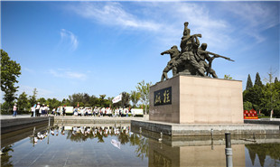 英雄地綻放幸?；?紅土地變身美家園