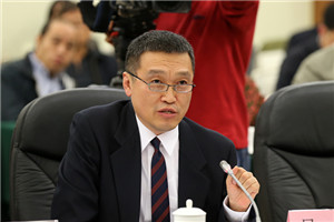 科幻文學(xué)：獲獎作品《中國軌道號》作者：吳巖         獲獎感言　　《中國軌道號》是一塊時間的水晶，外觀看起來是過去的，內(nèi)里則是未來的。小說中的那些科學(xué)、技術(shù)以及人的思想和觀念都是未來的。作品是在“科幻未來主義”理念之下產(chǎn)生的。全國優(yōu)秀兒童文學(xué)獎評委會能頒獎給它，既是對小說的肯定，也是對科幻未來主義創(chuàng)作原則的支持。感謝評委會的委員們。