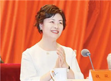 鐵凝：傾情為時(shí)代和人民放歌在《講話》精神鼓舞和指引下，中國(guó)一代又一代的文藝工作者與時(shí)代同步伐……[詳細(xì)]