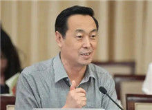 白燁：獨(dú)辟蹊徑的紅色書寫　　鋪陳奇崛的故事情節(jié)，點(diǎn)染復(fù)雜的世態(tài)人情，使得作品既以真實(shí)而傳奇的故事引人入勝，又以人物性情的細(xì)致刻畫人性隱秘。[詳細(xì)]