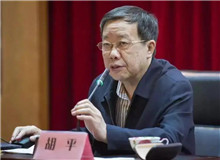 胡平：書寫歷史激流中的信仰之光　　小說(shuō)故事緊扣讀者心弦。作者沒(méi)有一味追求懸念，而是以深沉冷靜的筆法從容敘述……[詳細(xì)]