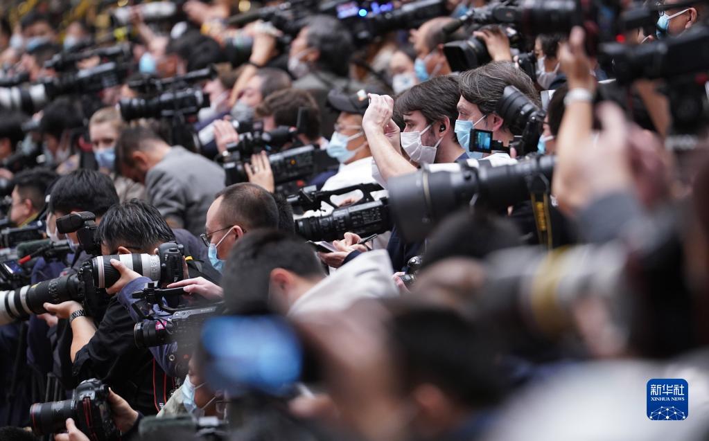 10月22日，中國共產(chǎn)黨第二十次全國代表大會閉幕會在北京人民大會堂舉行。這是記者在采訪拍攝。