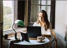 匪我思存：網(wǎng)絡寫作如何具有影視IP潛質(zhì)？近幾年來，網(wǎng)絡文學IP改編不乏現(xiàn)象級熱播劇，怎樣才能寫出一部適合改編成影視劇的網(wǎng)絡小說？[詳細]