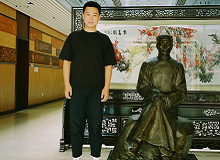 鮑磊：林白的作品溫暖了我二十年的歲月　　第一次讀林白的作品是在2002年11月，我在山西五臺山進(jìn)行一個月的寫生的時候……[詳細(xì)]