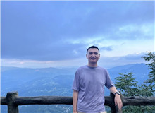 風圣大鵬：寫接地氣的小說，方法也要接地氣如果說《山人行》是一個起點，《臥牛溝》就是一次在現(xiàn)實題材道路上我對自己的再度審視和突圍……[詳細]