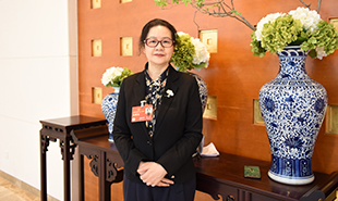 全國人大代表、重慶作協(xié)主席冉冉　