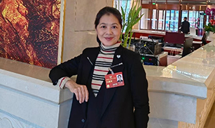 全國政協(xié)委員，中國作協(xié)副主席，黑龍江省政協(xié)副主席，省作協(xié)主席遲子建