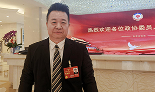 全國政協(xié)委員，中國作協(xié)主席團委員、書記處書記邱華棟