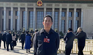 全國政協(xié)委員、北京十月文藝出版社總編輯韓敬群 