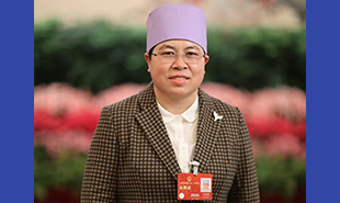 全國人大代表，寧夏回族自治區(qū)婦聯(lián)副主席，吳忠市紅寺堡鎮(zhèn)人民政府文化站站長馬慧娟