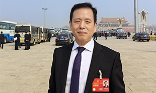 全國人大代表，中國作協(xié)黨組成員、副主席、書記處書記李敬澤