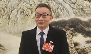 全國人大代表，廣西文聯(lián)主席、廣西作協(xié)主席田代琳