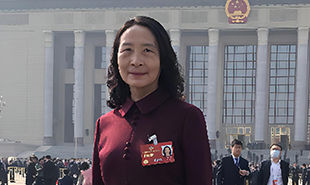 全國政協(xié)委員、天津市作協(xié)主席尹學蕓　