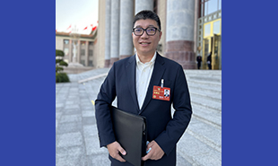 全國政協(xié)委員、中央戲劇學院院長郝戎　