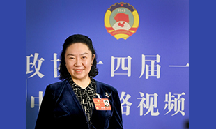 全國政協(xié)委員、中國國家話劇院院長田沁鑫　