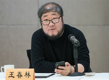 王春林：坐標(biāo)系藝術(shù)結(jié)構(gòu)與敘述視角的設(shè)定　　要想更好地進(jìn)入作品，就必須意識到那篇《我和祖奶》的后記的重要性。[詳細(xì)]