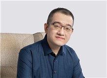 遠瞳：網(wǎng)絡是浮躁的，但網(wǎng)絡文學不是能夠成功走下來的作者，也在從浮躁轉向沉穩(wěn)，“穩(wěn)”是讓我們能在這條路上長遠走下去的基礎……[詳細]