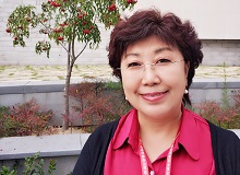 徐坤：《神圣婚姻》寫的是家族里的真人真事　　這部書的很多情節(jié)都是家族里的真人真事，聽的時候在想，應該用什么方式把故事寫出來……[詳細]