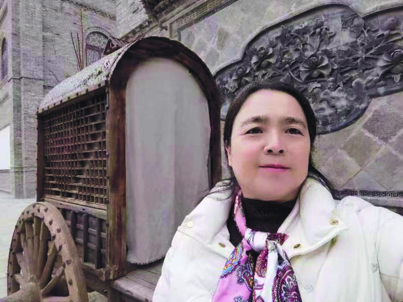 徐彥利，科幻作家，自1998年起發(fā)表作品，已發(fā)表近500篇科幻小說及研究論文等，出版《奇幻森林逃生記》《心靈探測師》《先鋒敘事新探》《中國科幻史話》《中國當(dāng)代小說主潮》《中國當(dāng)代小說流變史》等著作。曾獲華語科幻星云獎、少兒科幻星云獎及世界華人科普獎等獎項。