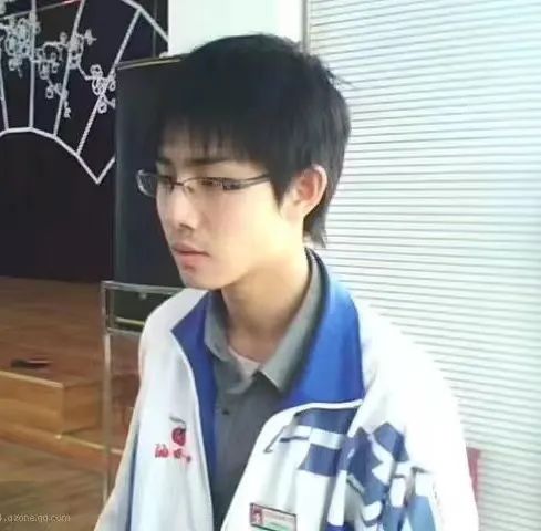 覃皓珺，長在天津的廣西陜西湖南湖北混血，涉獵文化評論、影視劇本、小說寫作等。