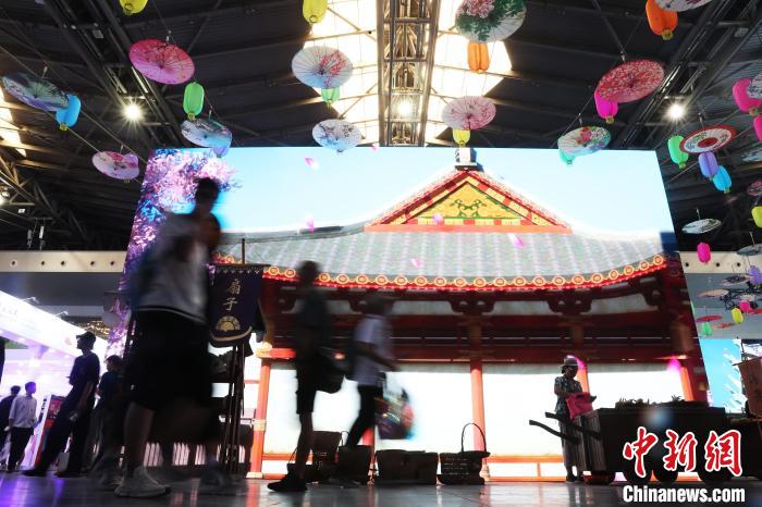 中航環(huán)球與《劍俠情緣網(wǎng)絡(luò)版3》聯(lián)手打造的沉浸式劇本殺體驗(yàn)區(qū)域。 張亨偉 攝