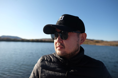 常小琥，1984年生于北京。已出版長篇小說《琴腔》《收山》等，中短篇小說見《當代》《收獲》《十月》《北京文學》《上海文學》等刊，同時參與過多種影視劇本創(chuàng)作。曾獲華文世界電影小說獎首獎、“紫金?人民文學之星”小說佳作獎、華語青年作家獎、《上海文學》中篇小說獎、《北京文學》年度優(yōu)秀作品獎等。