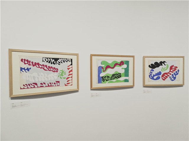 書(shū)中每一幅圖版都有著大膽的配色，充滿生命力與韻律感，馬蒂斯將其稱(chēng)之為“色彩與節(jié)奏的即興，它們來(lái)自于馬戲團(tuán)、民間故事以及我旅行記憶的結(jié)晶?！逼渲杏腥稘暫吩佻F(xiàn)了塔希提之旅的美好記憶。這本書(shū)取名為“爵士”，是藝術(shù)家希望用爵士樂(lè)充滿即興和自由的實(shí)驗(yàn)精神來(lái)呼應(yīng)自己的創(chuàng)作理念。