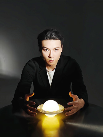 陳楸帆：作家，編劇，翻譯。中國作協(xié)科幻文學委員會副主任，代表作有《荒潮》《人生算法 》等