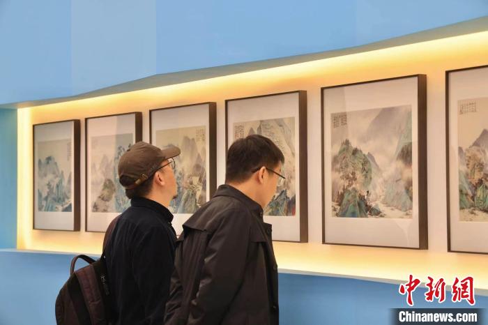 “景·色”——2023當(dāng)代青綠山水畫學(xué)術(shù)邀請(qǐng)展現(xiàn)場。 主辦方供圖