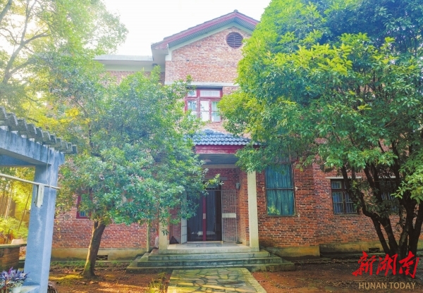 汨羅市三江鎮(zhèn)八景村，韓少功居住的“梓園”