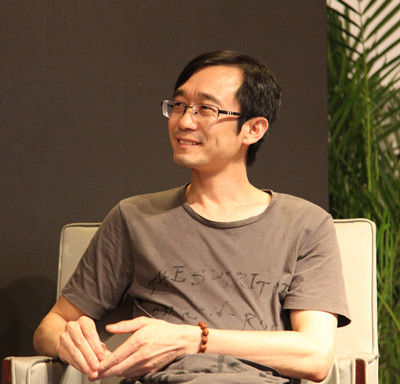 黃德海，《思南文學(xué)選刊》副主編，中國現(xiàn)代文學(xué)館特聘研究員。著有《世間文章》《詩經(jīng)消息》《書到今生讀已遲》《馴養(yǎng)生活》等。曾獲第八屆“唐弢青年文學(xué)研究獎”、第十七屆“華語文學(xué)傳媒盛典·年度文學(xué)評論家”、第三屆“山花文學(xué)雙年獎·散文獎”。