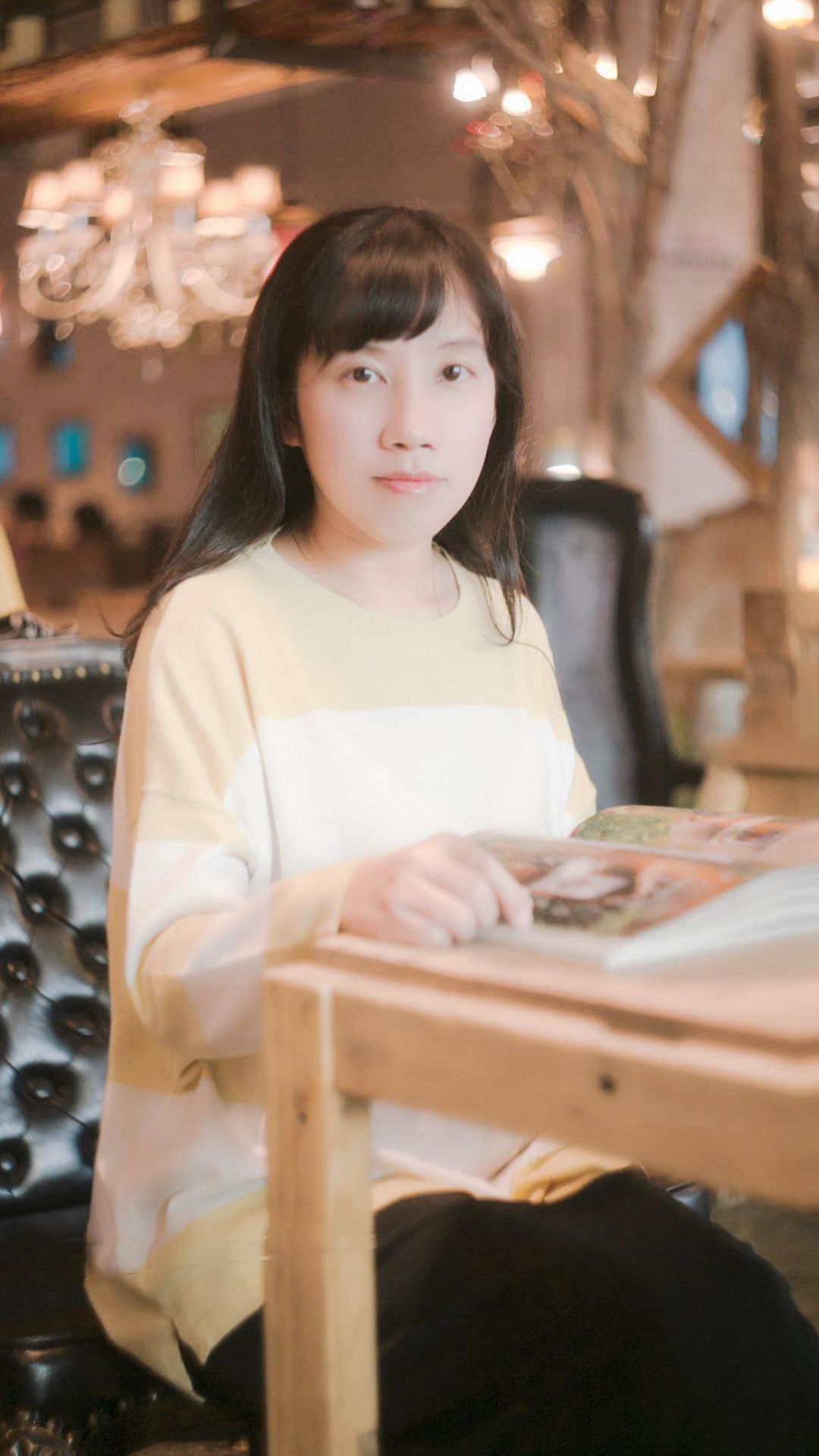 藤萍 廈門人，網(wǎng)絡文學作家。2000年考入中山大學法律系，同年以《鎖檀經(jīng)》獲第一屆花雨“花與夢”全國浪漫小說征文大賽第一名，此后相繼出版多部作品。2018年《未亡日》獲“北京大學2017網(wǎng)絡文學年榜”女頻榜榜首。