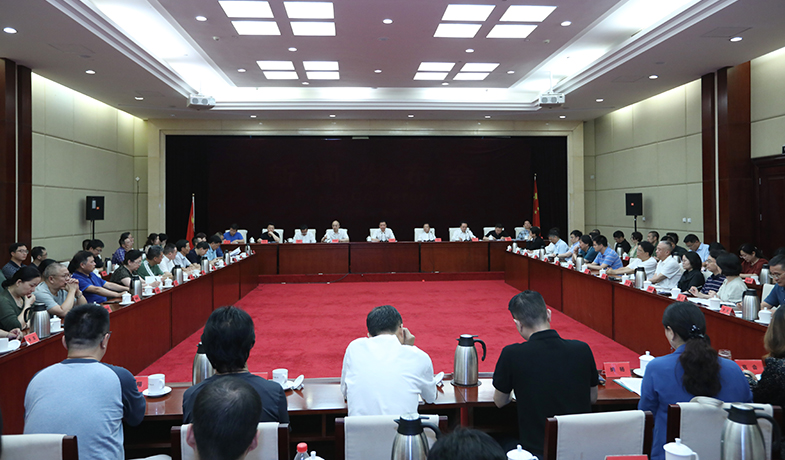 7月25日，第十一屆茅盾文學獎評獎委員會第一次全體會