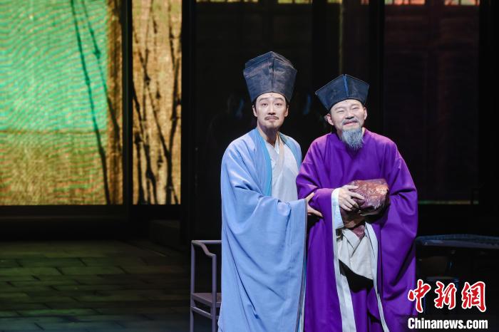 原創(chuàng)話(huà)劇《蘇堤春曉》劇照。國(guó)家話(huà)劇院供圖