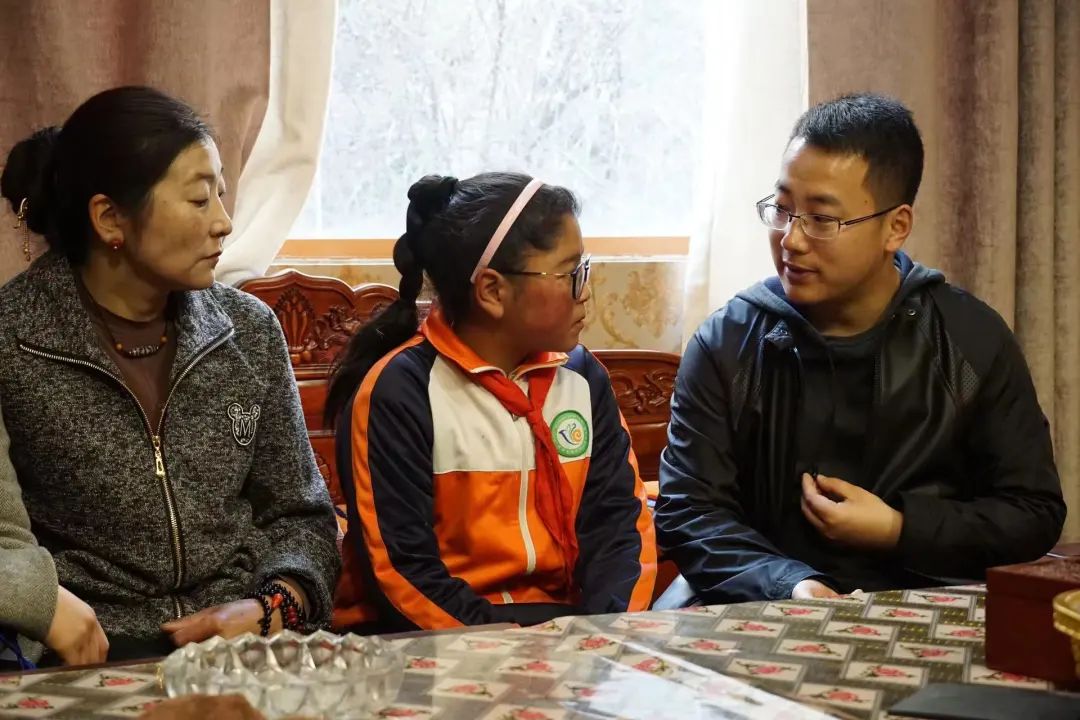 (了解德格小學(xué)生學(xué)習(xí)生活情況)