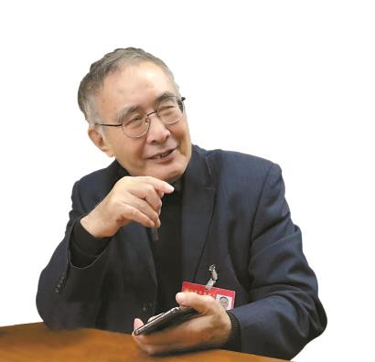 1943年出生。作家、國(guó)家一級(jí)編劇。享受政府特殊津貼。主要作品有長(zhǎng)篇小說(shuō)《桑那高地的太陽(yáng)》《泥日》《高緯度戰(zhàn)栗》等，與小說(shuō)同期創(chuàng)作的同名長(zhǎng)篇電視連續(xù)劇《蒼天在上》《大雪無(wú)痕》《省委書(shū)記》播出后，均在國(guó)內(nèi)外引起強(qiáng)烈反響。長(zhǎng)篇小說(shuō)《大雪無(wú)痕》獲國(guó)家圖書(shū)獎(jiǎng)。