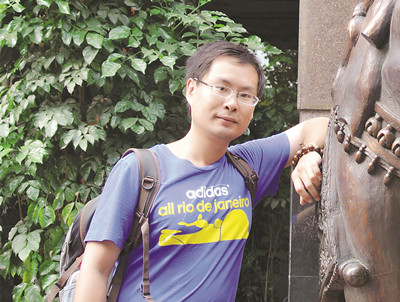 科幻作家，短篇小說《地下角斗場》《風(fēng)蜃子》入選《驚奇物語》小說集。多篇科幻小說刊載于科幻故事空間站、小科幻APP和“蝌蚪五線譜”網(wǎng)站。