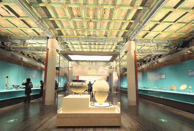 “璀璨波斯——伊朗文物精華展”現(xiàn)場。 　　杜建坡攝