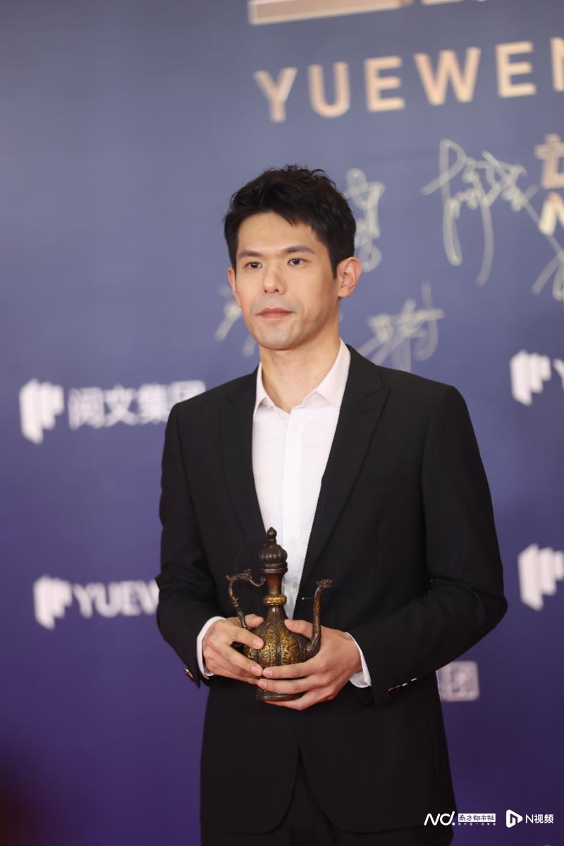 網(wǎng)文作家怪誕的表哥。