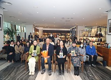 陳河最新長(zhǎng)篇小說(shuō)《誤入孤城》分享會(huì)舉行分享會(huì)上，陳河、北京師范大學(xué)文學(xué)院教授張莉、作家喬葉、評(píng)論家季亞婭帶領(lǐng)讀者走進(jìn)這座雜糅了粗糲與柔情的文學(xué)之城。[詳細(xì)]