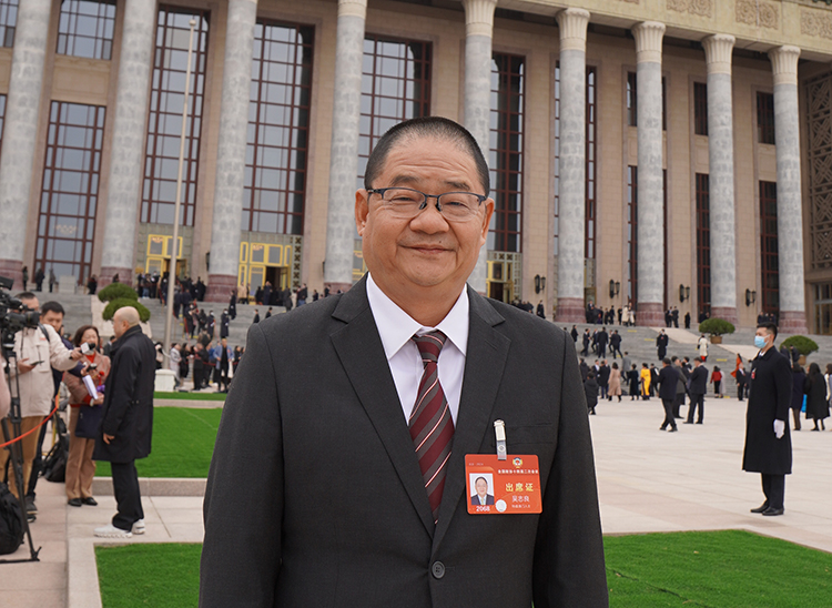 全國政協(xié)文化文史和學習委員會副主任、澳門文化界聯(lián)合總會會長吳志良委員