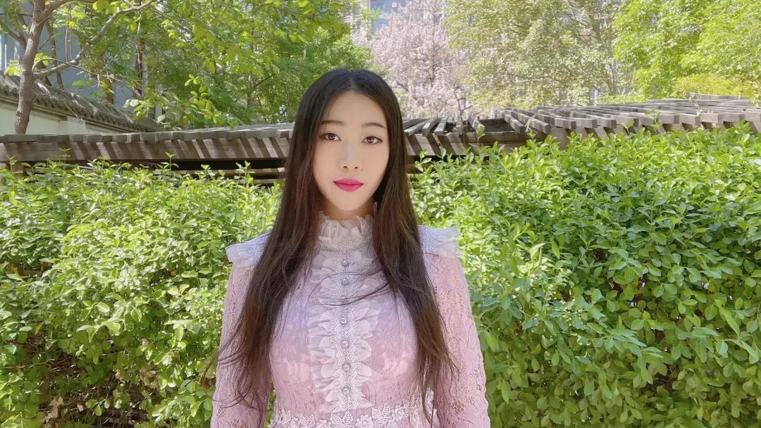 文學博士，藝術學博士后，中國作家協(xié)會會員，中國文藝評論家協(xié)會會員。出版《下南洋》等詩集、散文集、學術批評集六部。系列詩歌網課《由淺入深讀懂漢語新詩》入駐騰訊視頻。