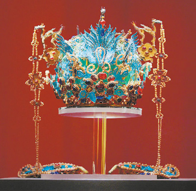 明代六龍三鳳冠（復(fù)制品）。 　　動脈影攝