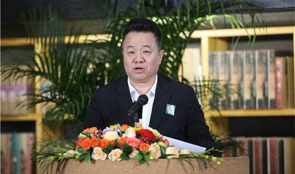 中國作協(xié)黨組成員、副主席、書記處書記邱華棟主持交流活動