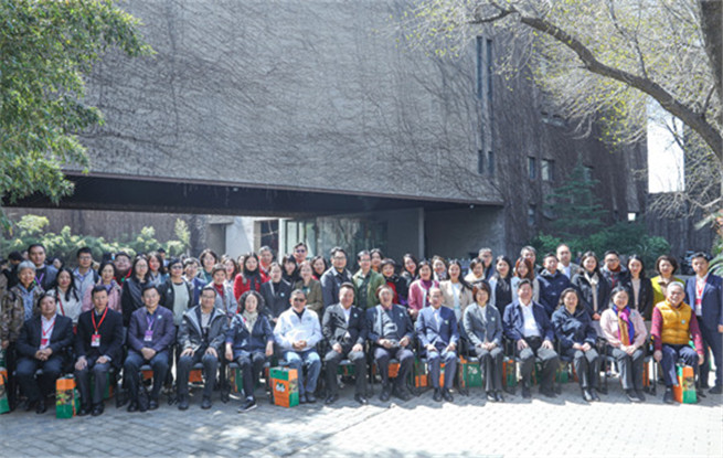 晨視頻系列報道 | 《回家》，聚焦六代港澳作家回家之路