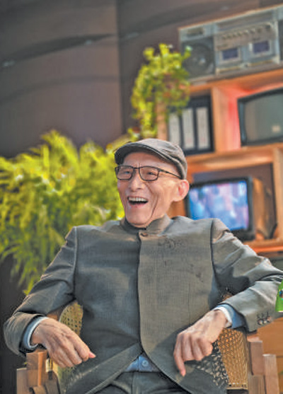 游本昌近照。 　　人民日報客戶端供圖