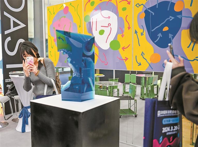“網(wǎng)紅展”成為年輕人的新選擇。（胡蕾/圖）