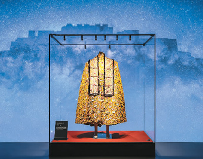 　清代金寶地花卉紋斗篷。 　　中國(guó)大運(yùn)河博物館供圖